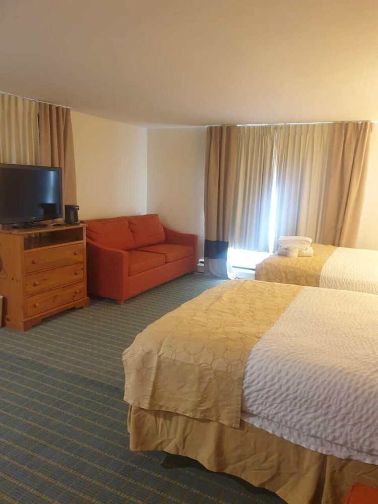 Town & Country Inn - photo 13
