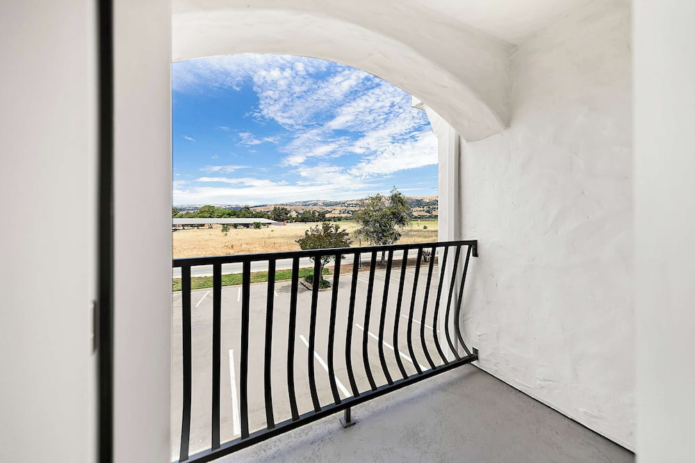 Hampton Inn Morgan Hill - photo 28