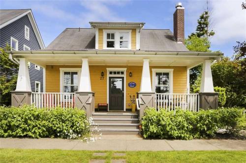 The Mermaids Beach Retreat by Seabrook Hospitality in Huntington Beach, United States