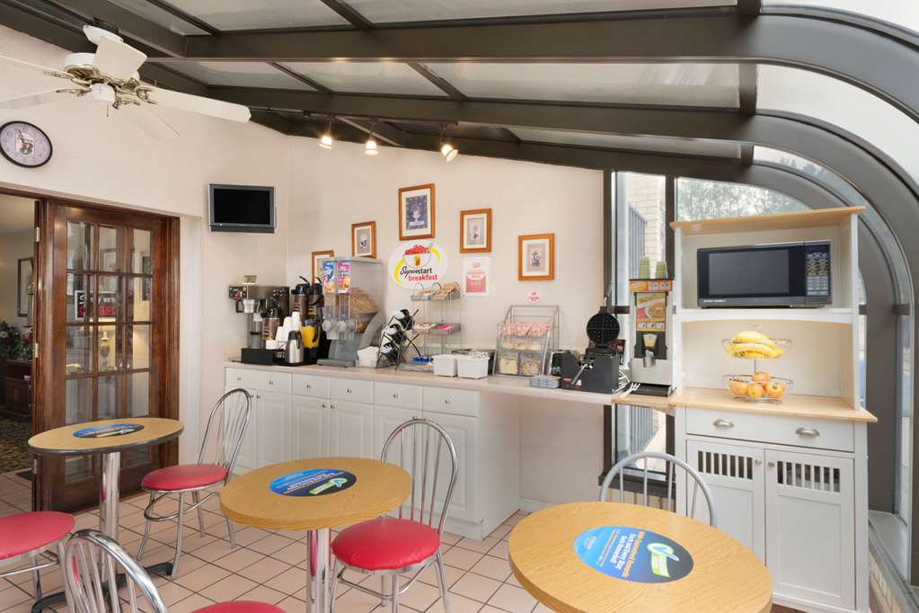 Super 8 by Wyndham Lancaster - photo 6