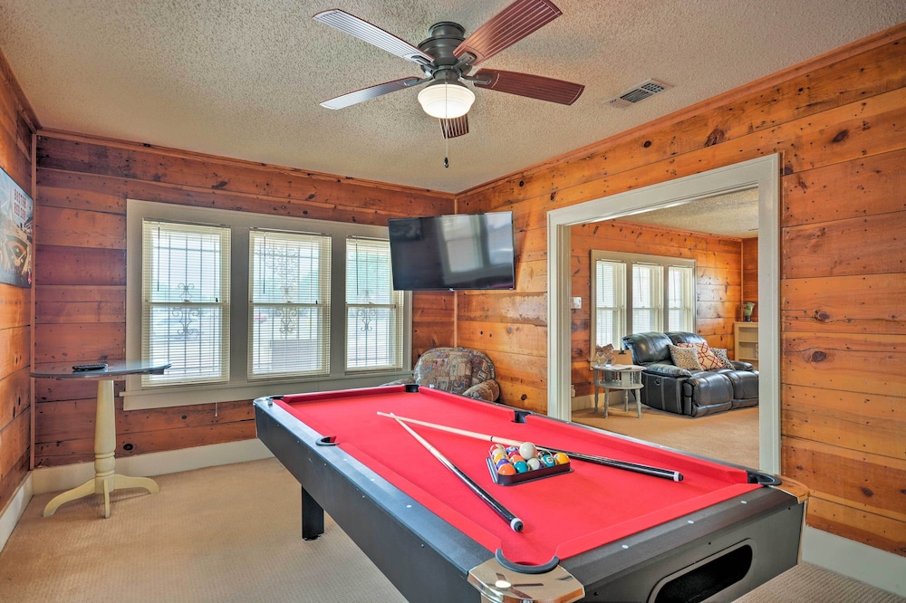 Inviting Lubbock Home More Than 1 Mi to Downtown — 4-Star Luxury Hotel in Lubbock, United States
