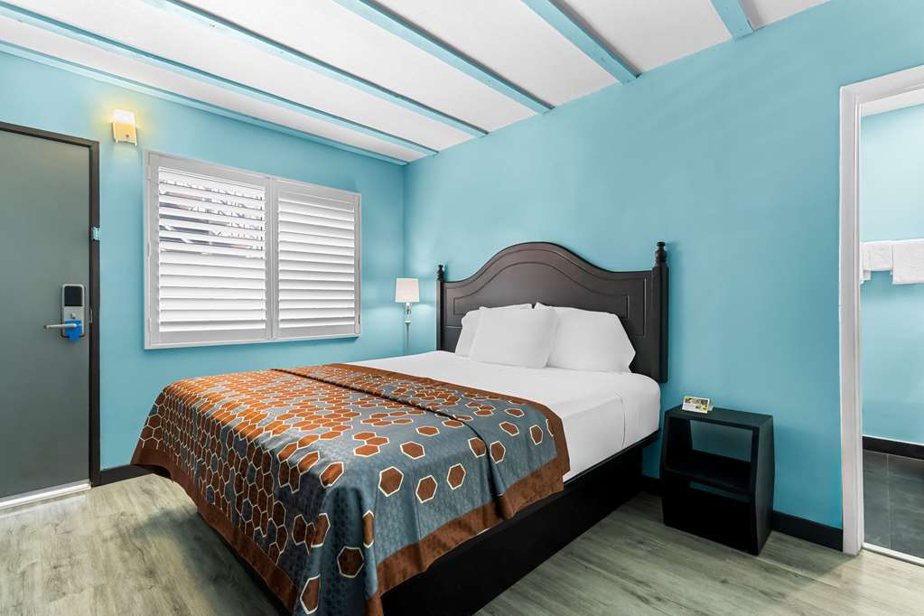 Rodeway Inn & Suites North Hollywood Burbank Airport Universal Area - photo 15