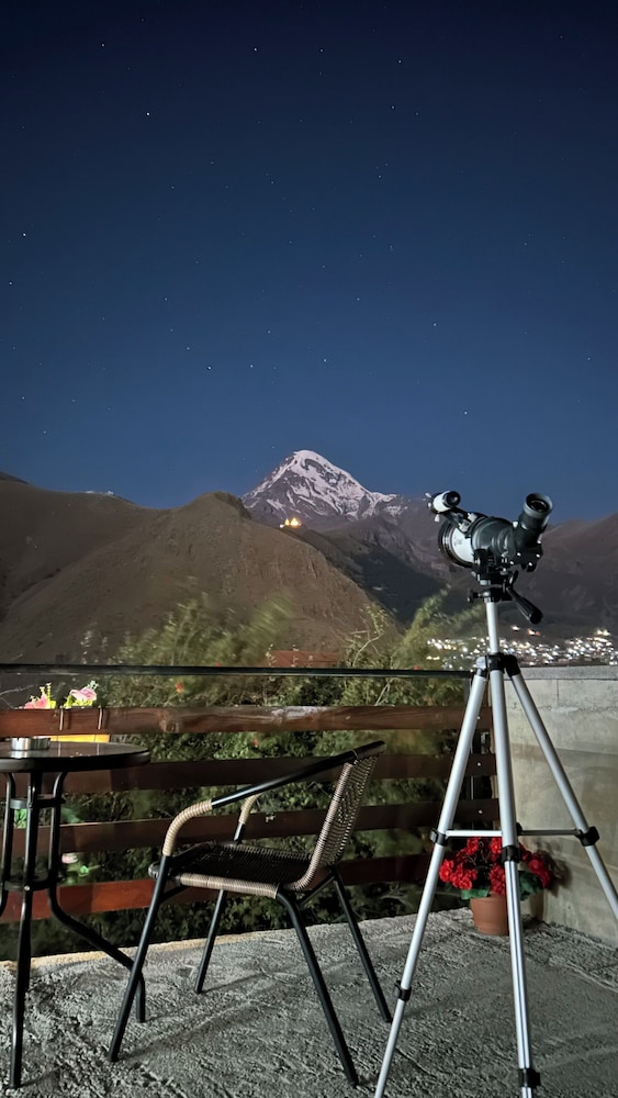 Royal Galaxy Kazbegi - carbon neutral hotel in Step'antsminda