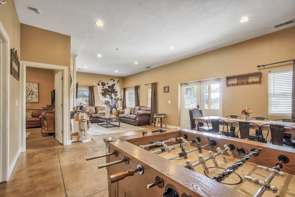 3BD Barndominium Ranch Experiencefoosball Snow Shoeswinter Trails — 4-Star Luxury Hotel in Larkspur, United States