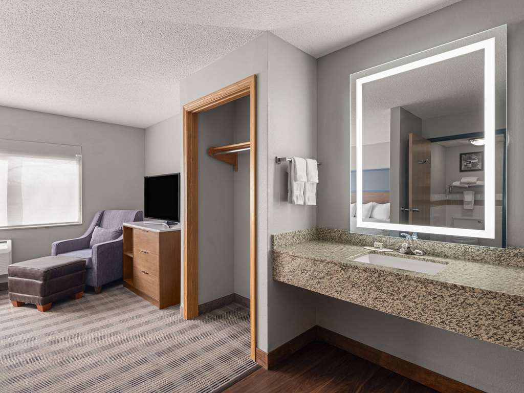 AmericInn by Wyndham Shakopee Near Canterbury Park - photo 37