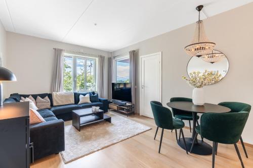 Central Apt with Sunny Balcony by the Beach — 4-Star Luxury Hotel in Oslo, Norway