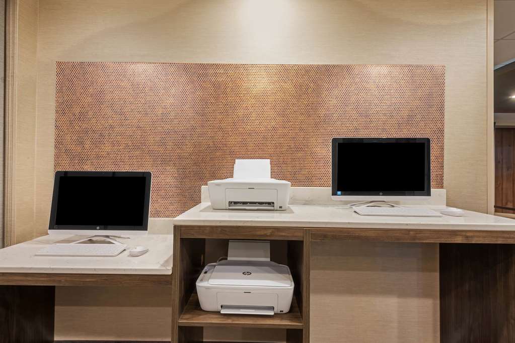 La Quinta Inn & Suites by Wyndham Jamestown - photo 30
