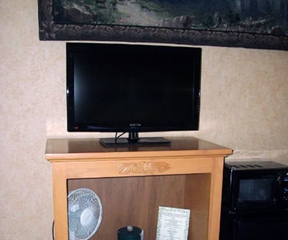 Pepper Tree Inn - photo 22