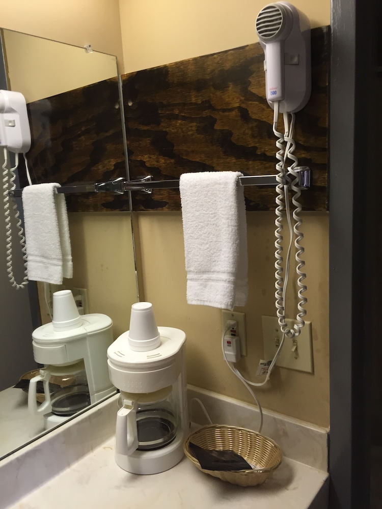 Highway Inn - photo 21