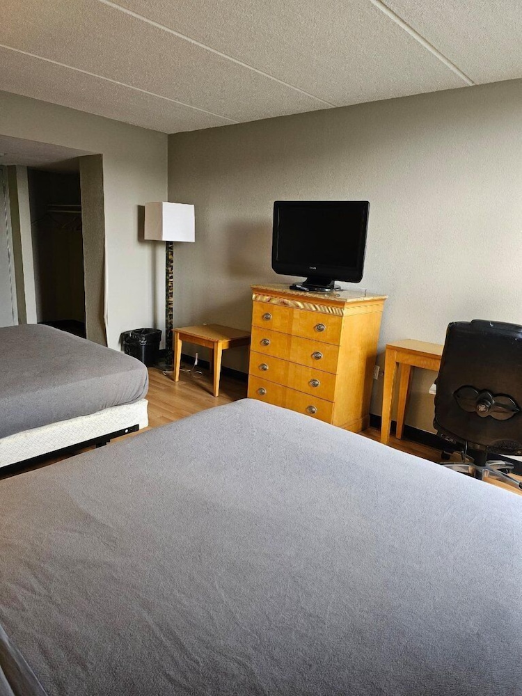 Madison Inn and Suites - photo 26