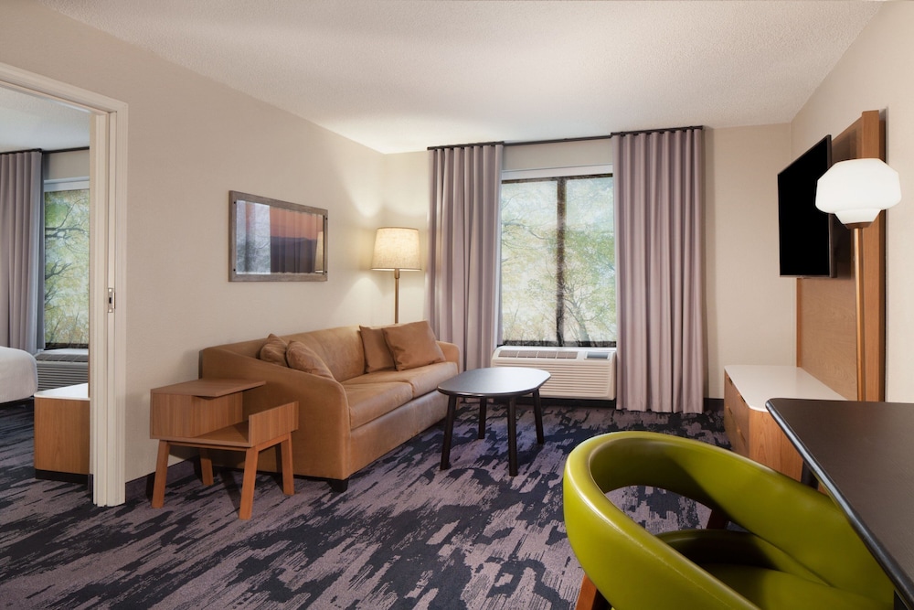 Fairfield Inn & Suites by Marriott Charleston - photo 18