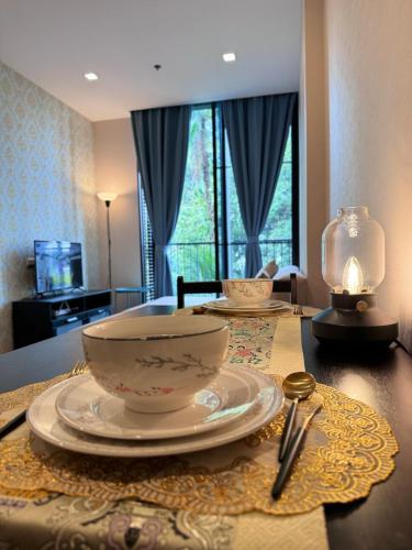 Phrom Phong Top 1BD pool gym park and mall BTS