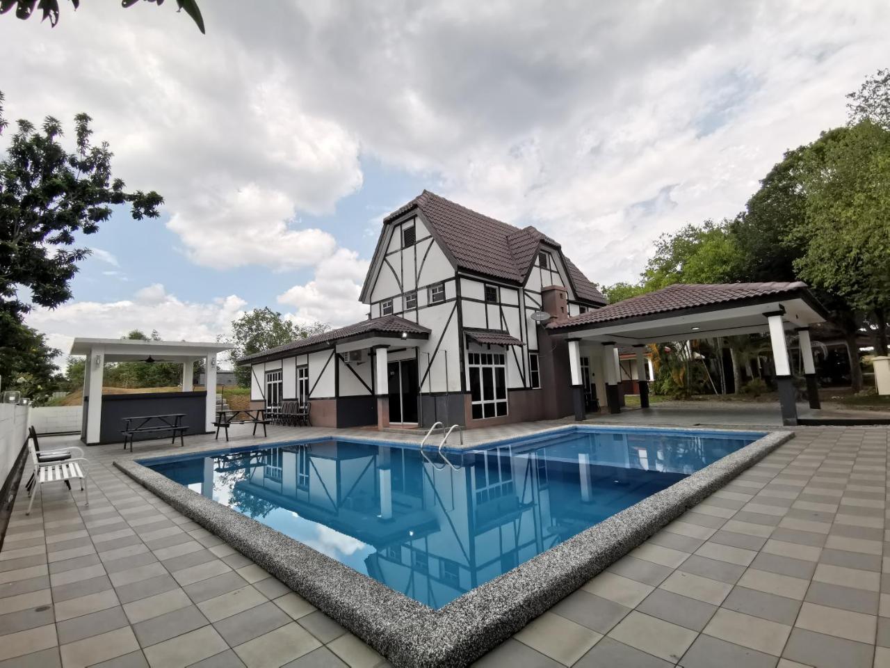 The Moments villa lot 925 Afamosa resort covered pool pickle ball n projector — 4-Star Luxury Hotel in Alor Gajah, Malaysia