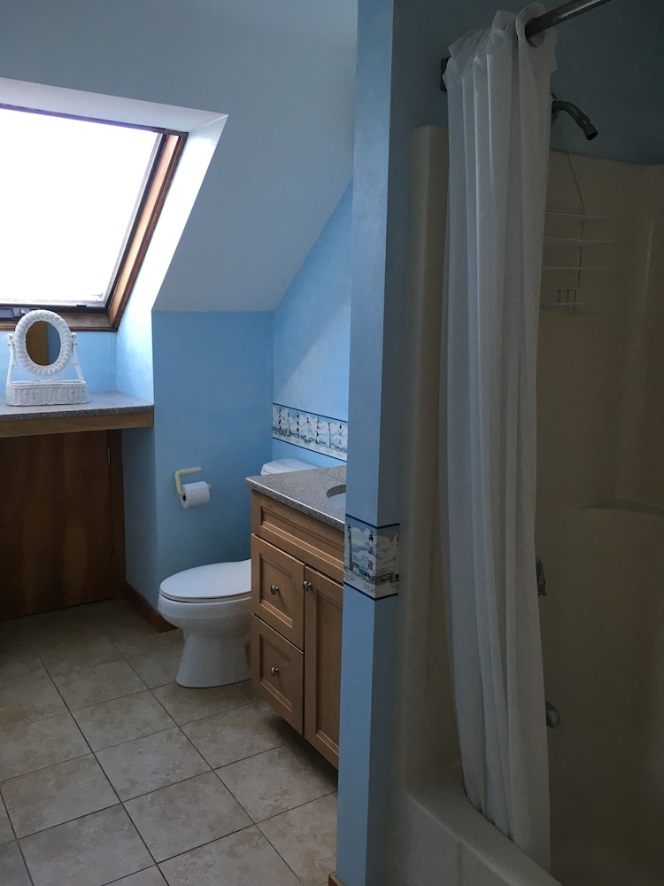 East Harbour Motel and Cottages - photo 35