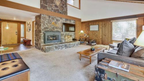 Crag 01 - carbon neutral hotel in Sunriver