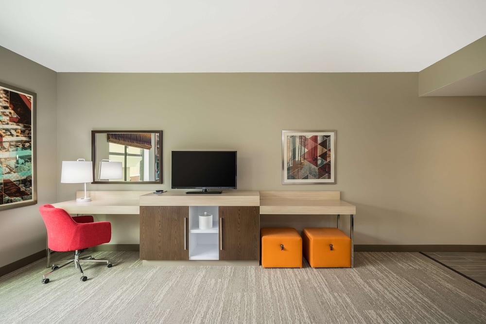 Hampton Inn Newport - photo 15