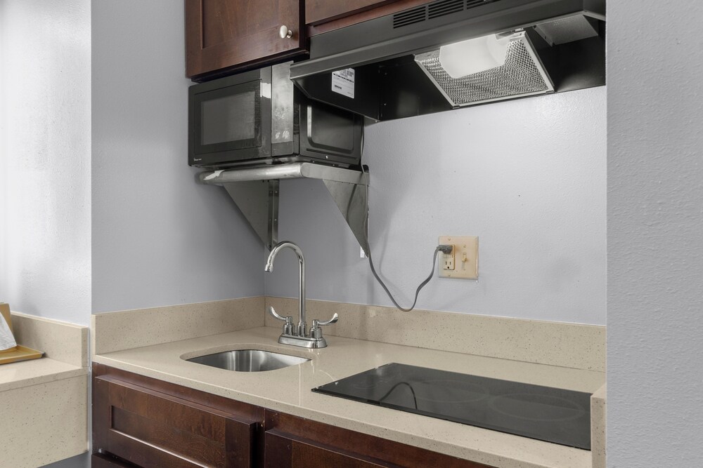 Express Inn and Suites - photo 29