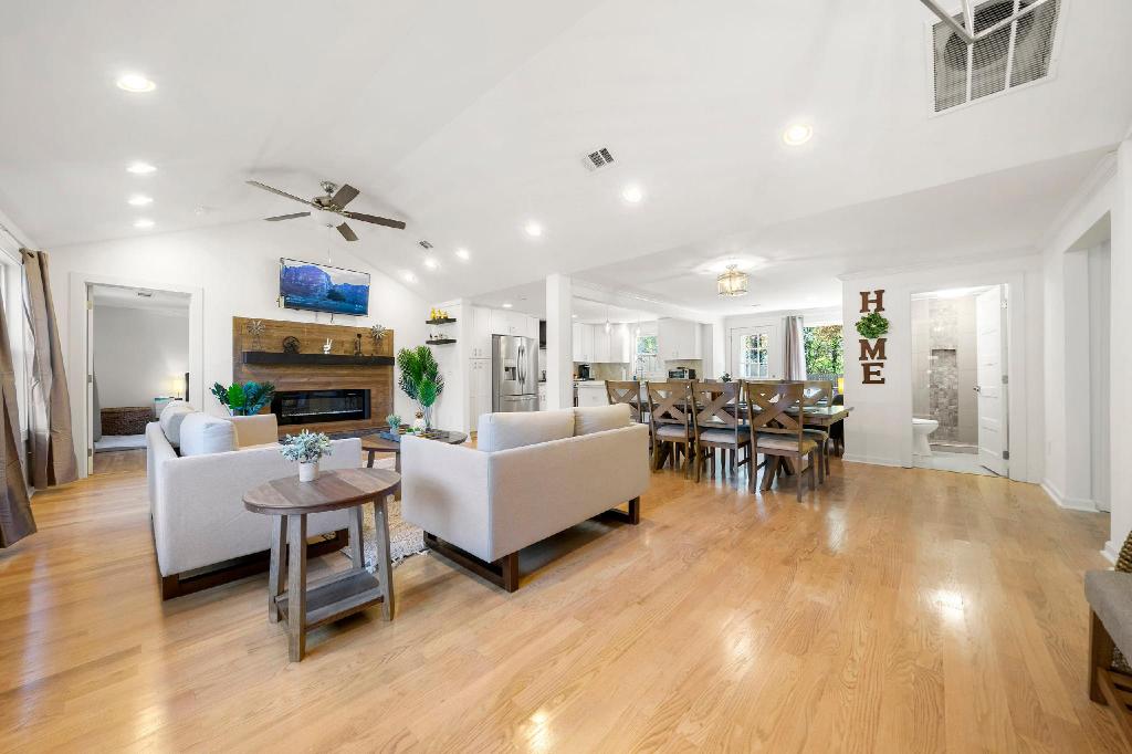 Gorgeous EST Mercedes Stdm 10 min Patio Slps 10 in Atlanta, United States