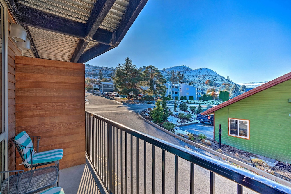 Steps to Lake Chelan Condo with Resort Amenities - photo 9