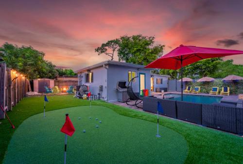 Surfari Pompano Heated Pool Home 9 mins to Beach — 4-Star Luxury Hotel in Pompano Beach, United States