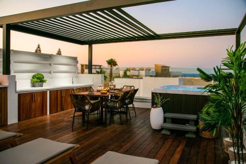 Chris Le Mare Gold Luxury Villa