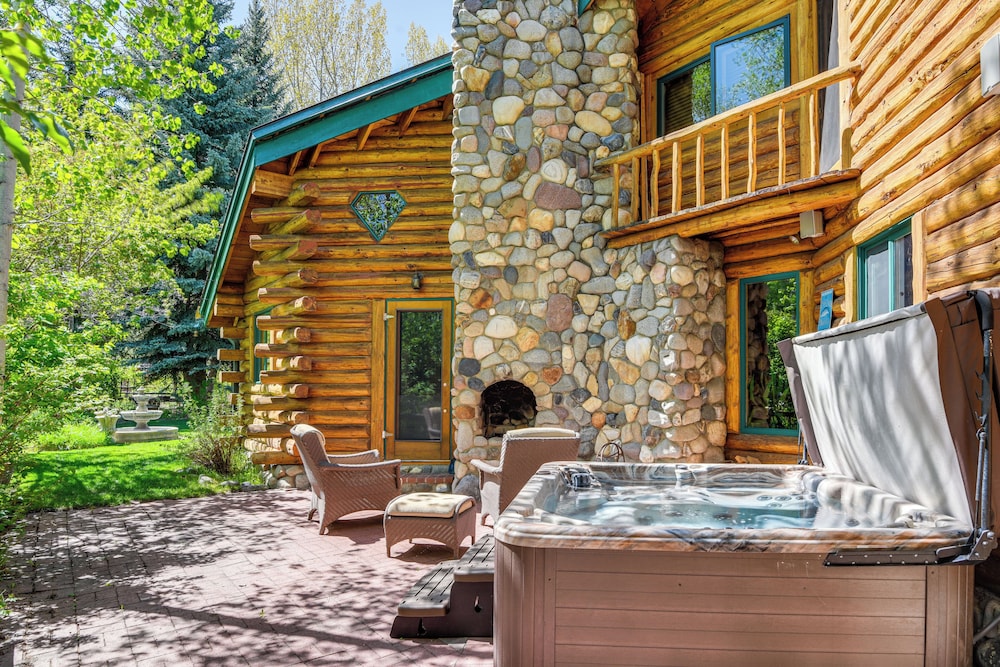 Life on Easy Street with Hot Tub 7 Mi to Dwtn — hotel in Hailey