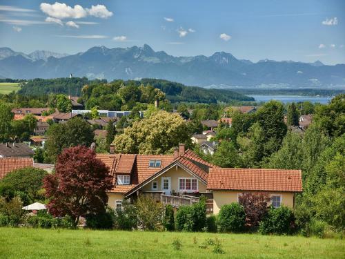 Ferienwohnung Linde — 5-Star Luxury Hotel in Bad Endorf, Germany