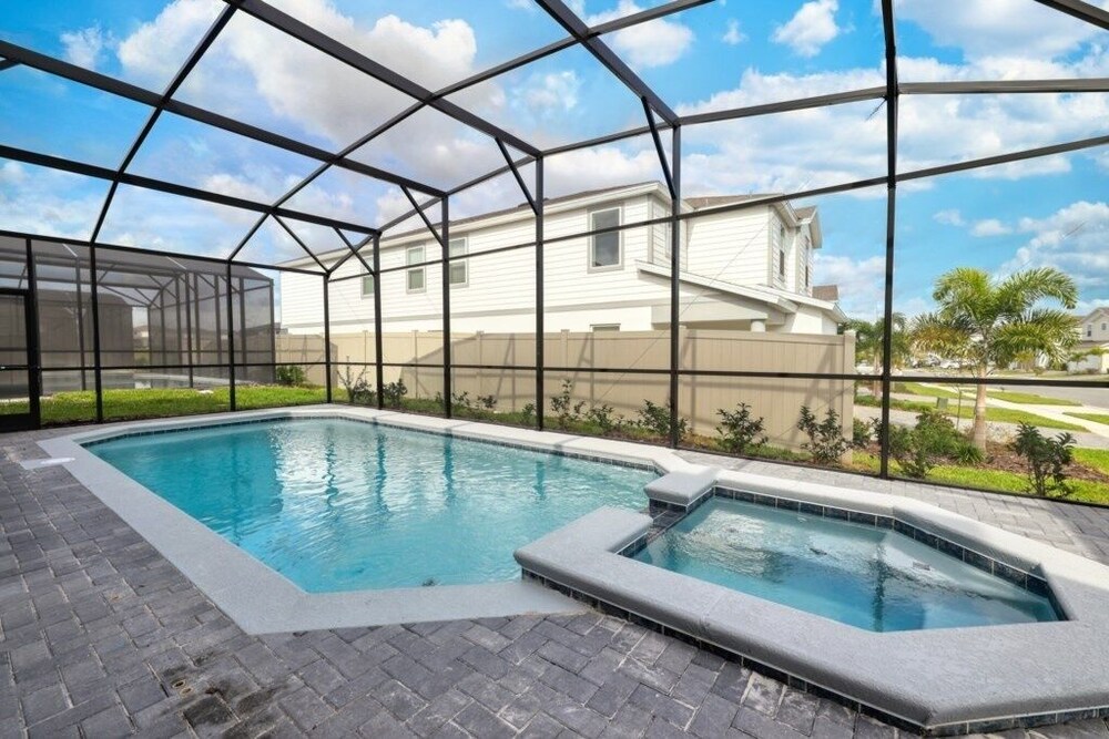 8 Bed Themed Windsor Island Resort Holiday Home 8 Bedroom Home by Redawning - photo 40