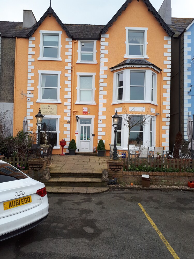Min y Don Guest House — 5-Star Luxury Hotel in Llanfairfechan, United Kingdom