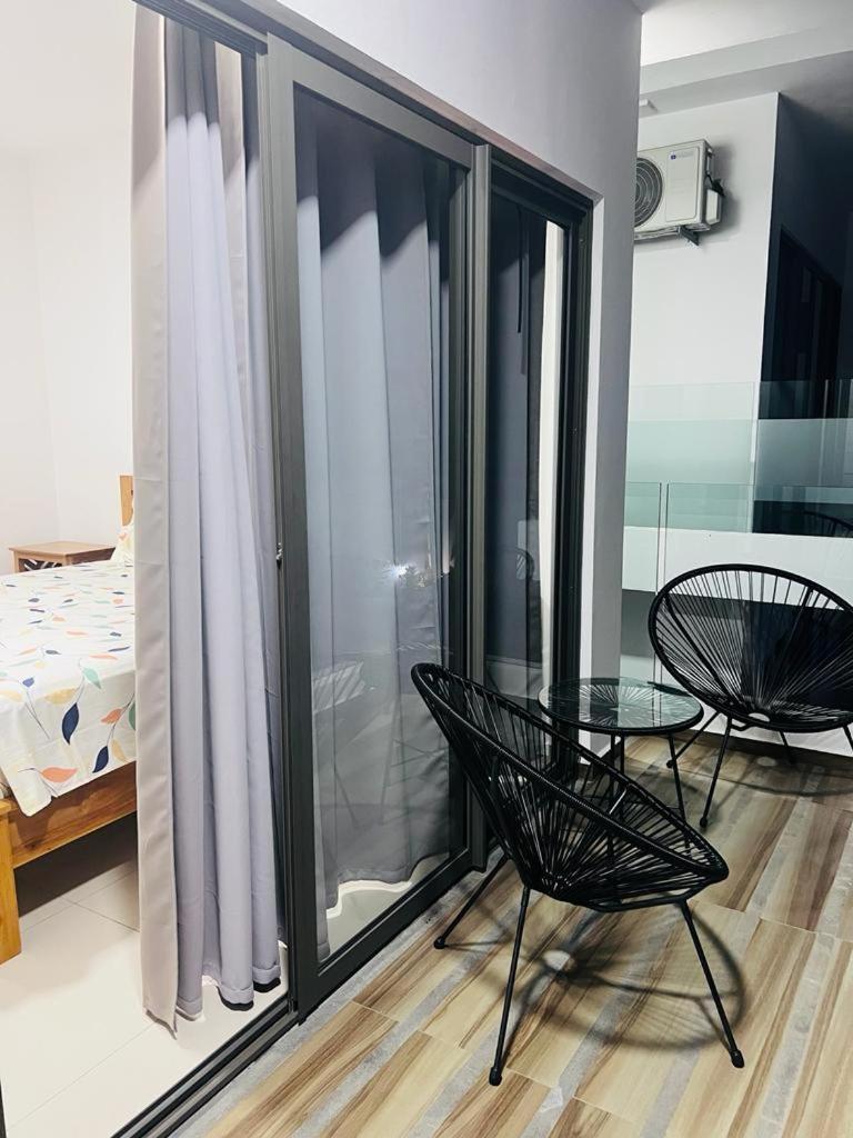 Azure 4 Bedrooms Haven Retreat: Where Tranquility Meets Turquoise Waters Flic en Flac Mauritius in Flic En Flac, Mauritius