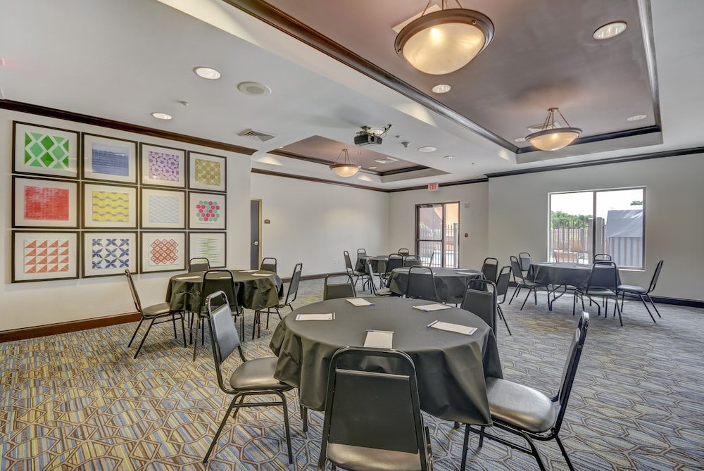 Holiday Inn Express & Suites Tampa USF Busch Gardens by IHG - photo 43