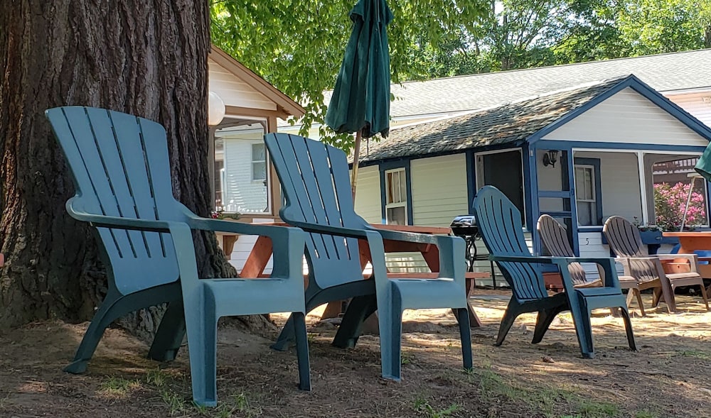 Weirs Beach Motel and Cottages - photo 52