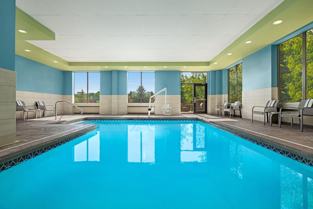 Holiday Inn Express & Suites Akron Regional Airport Area - photo 36