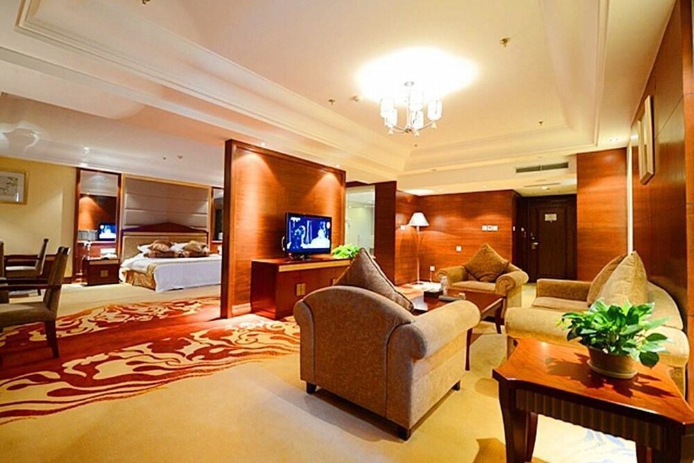 Changsheng International Hotel — hotel in Tangshan