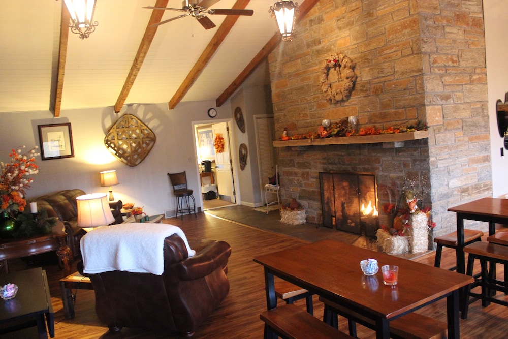 Cliff Dwellers Inn - photo 8