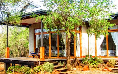 Chumbi Bush House — 4-Star Luxury Hotel in Hluhluwe, South Africa