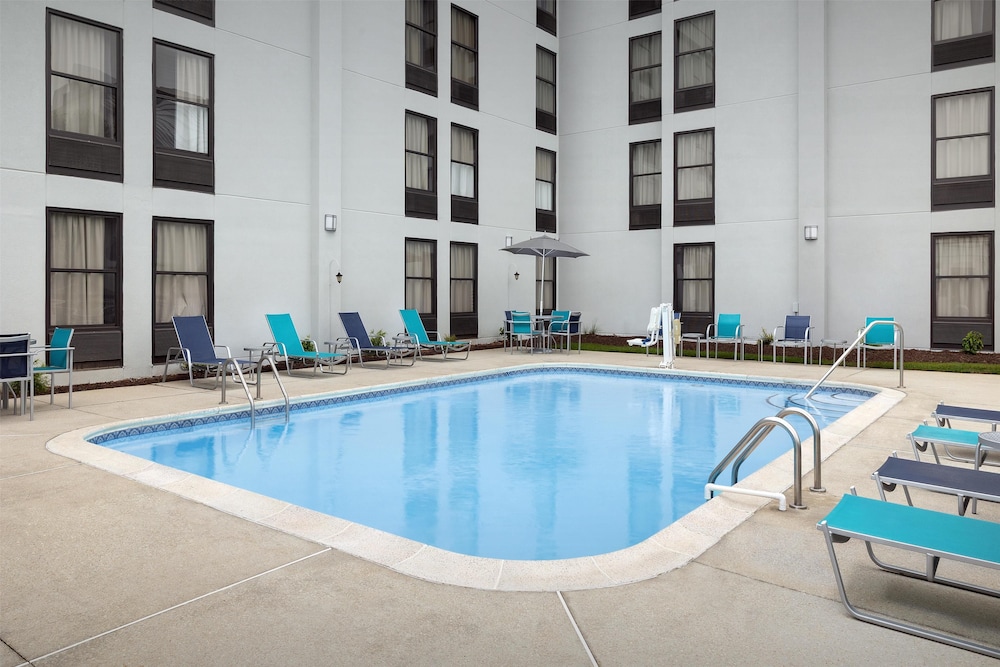 Hampton Inn Fayetteville Fort Bragg - photo 18