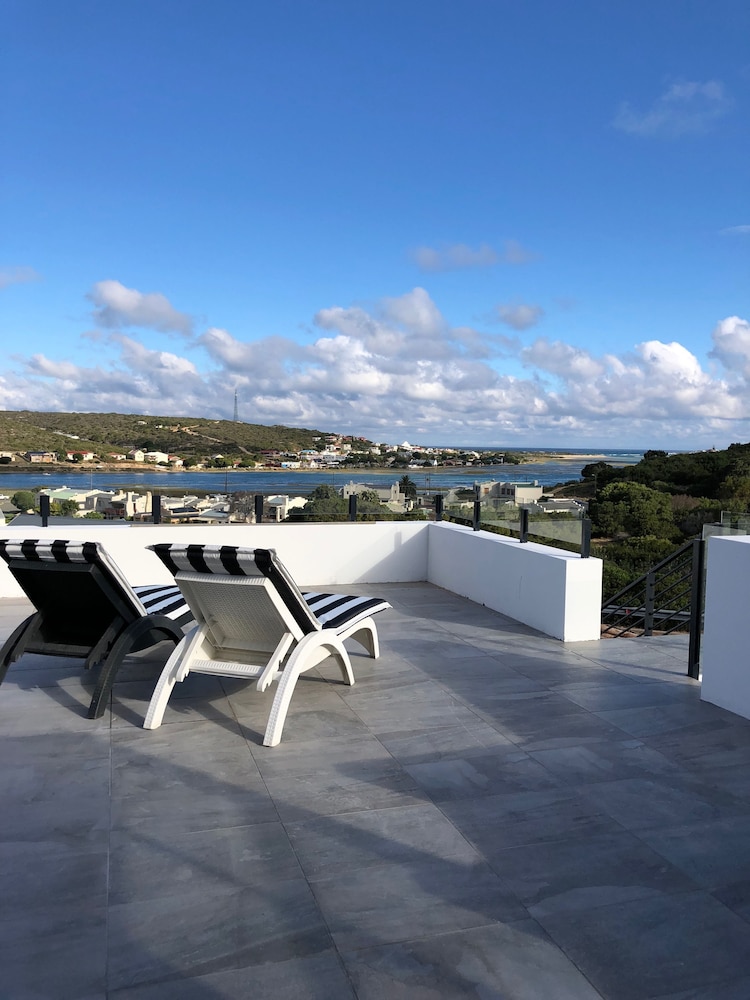 Karee Manor Guesthouse — 4-Star Luxury Hotel in George, South Africa