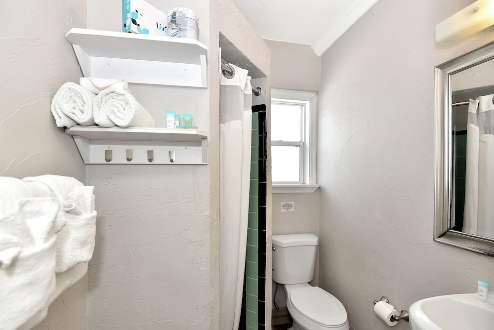Shoreline Suites & Cabana Cottages - photo 96