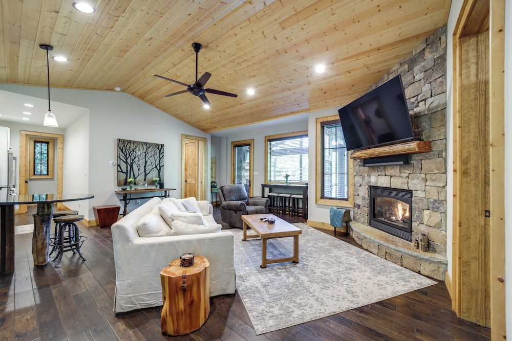Grill Water Views: Chinquapin Resort Home - photo 3
