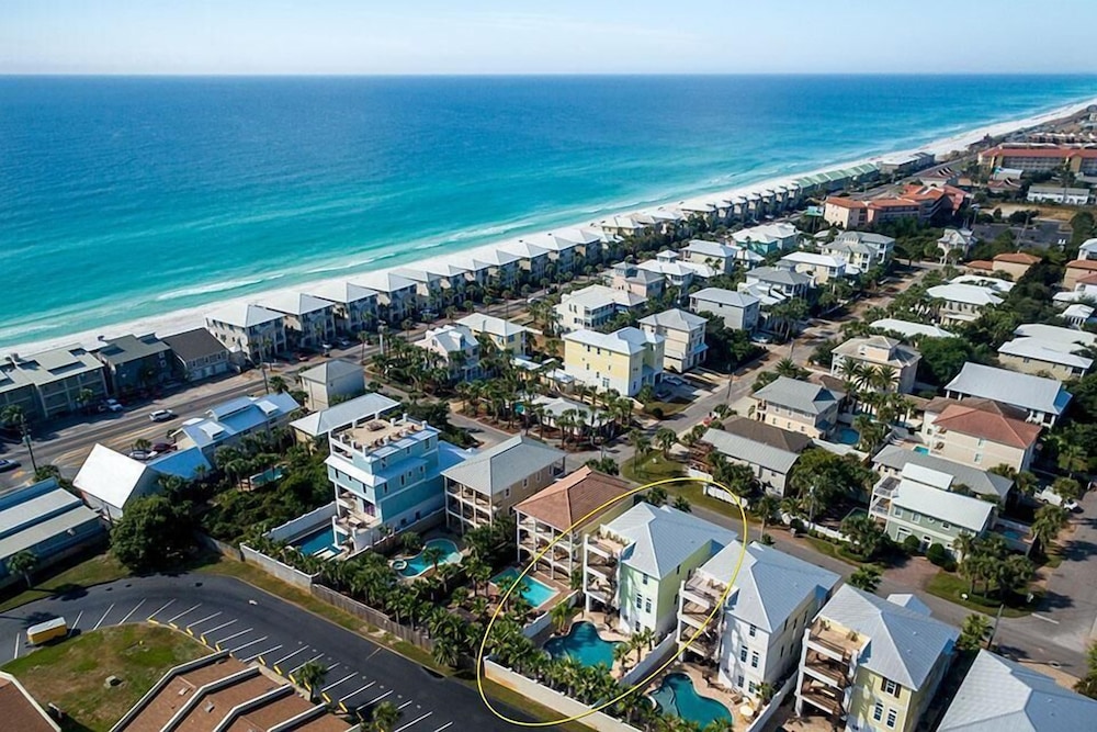 Stranded on a Sandbar 8 Bedroom Holiday Home by Five Star Properties — 5-Star Luxury Hotel in Miramar Beach, United States