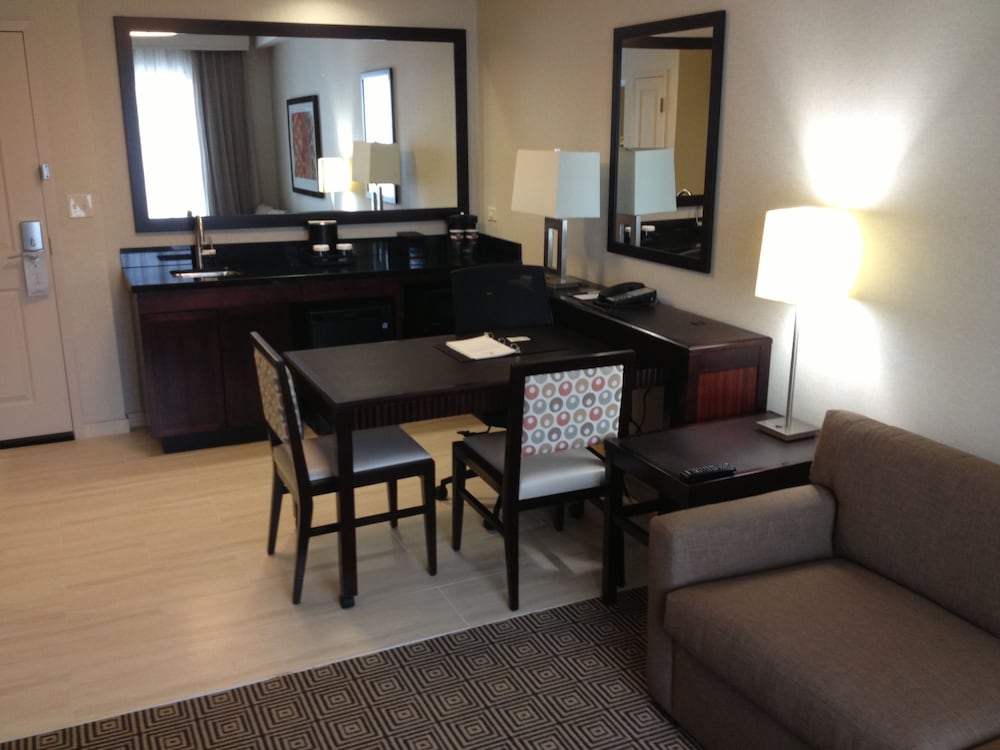 Embassy Suites Newark Airport - photo 20