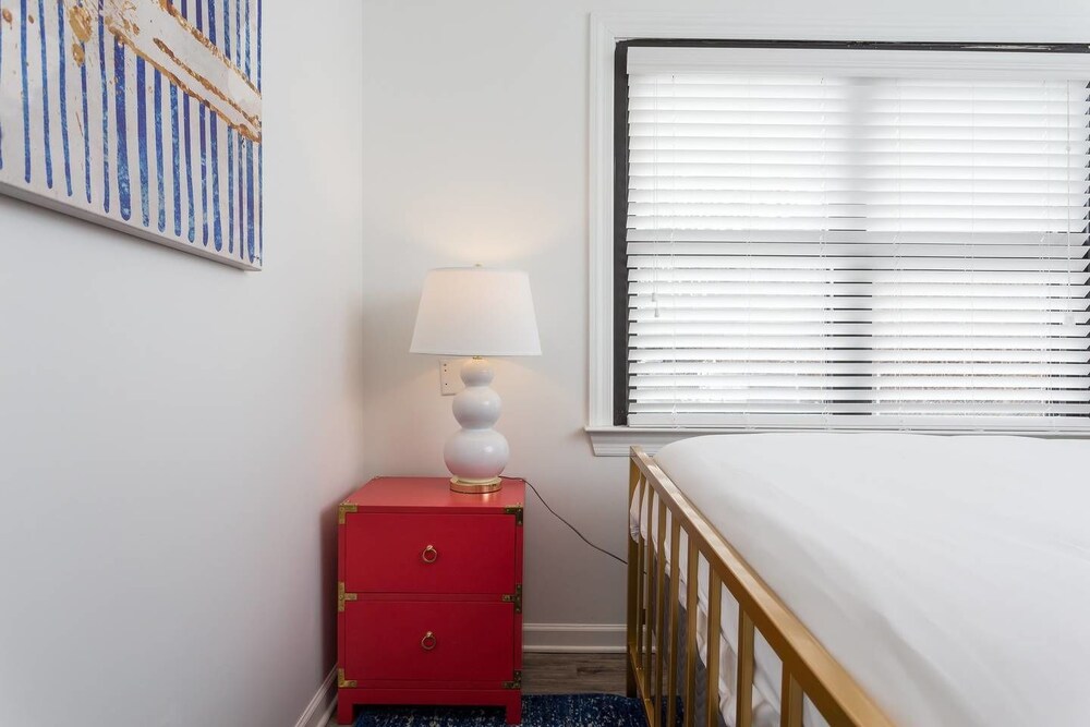 8 Bedrooms Comprised of 4 2BR Suites by Domio - photo 5