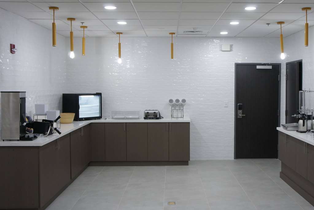 La Quinta Inn & Suites by Wyndham Memphis East - photo 15