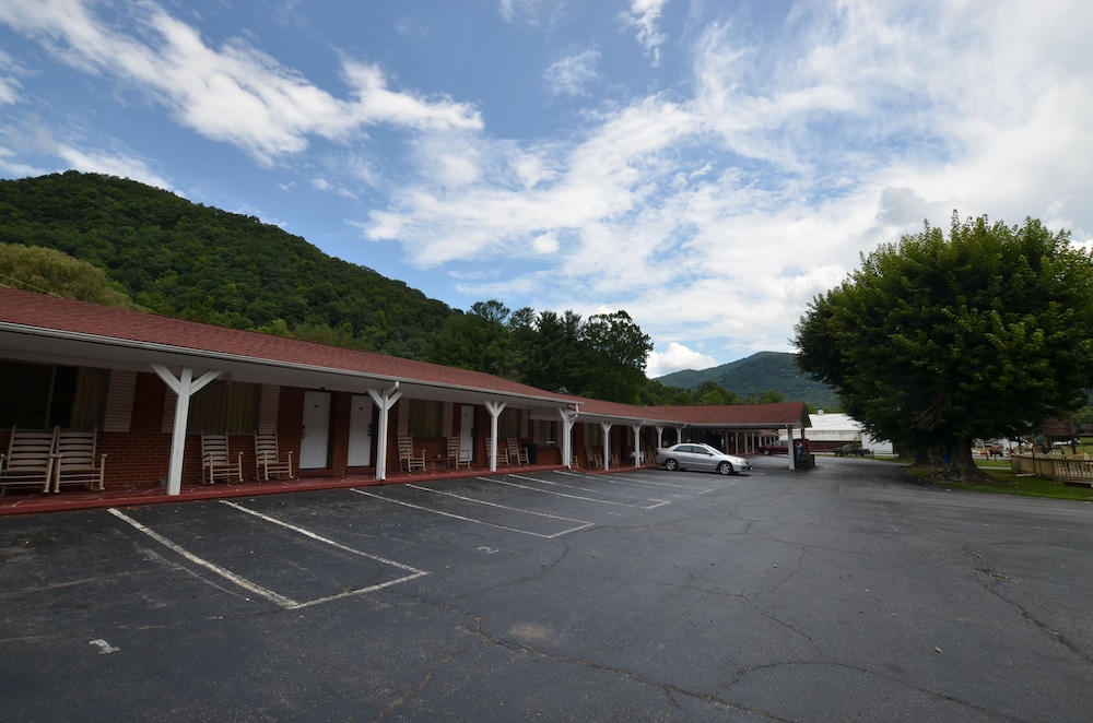 Travelowe's Motel - photo 48