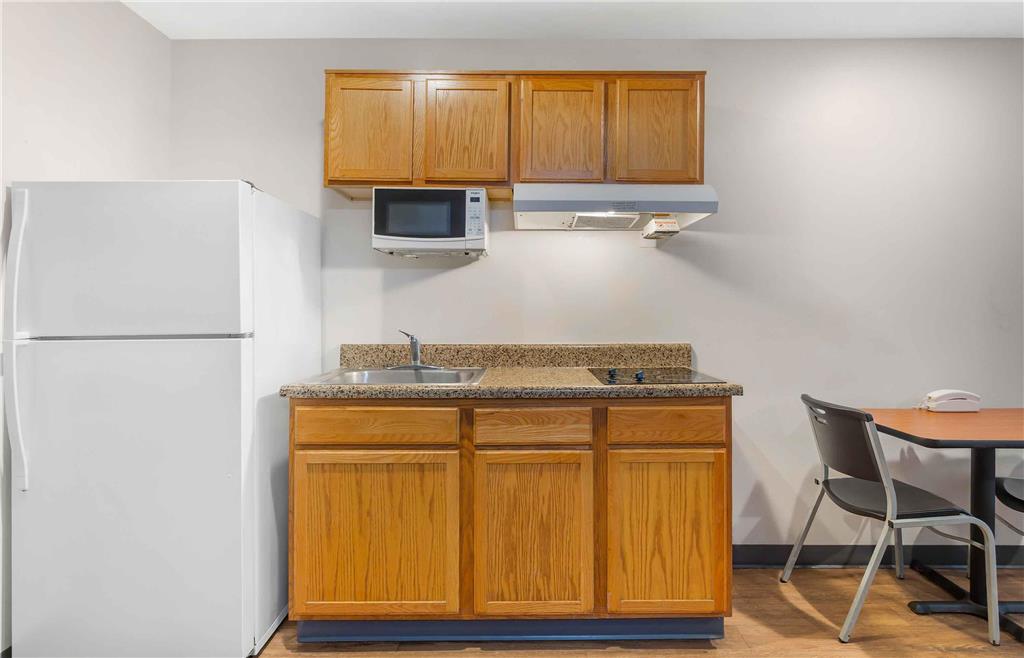 Extended Stay America Select Suites Fort Myers Northeast - photo 18
