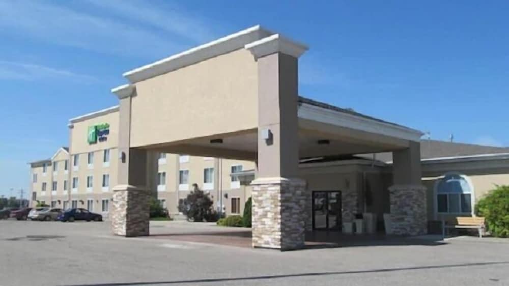 Holiday Inn Express & Suites Lexington by IHG - photo 40