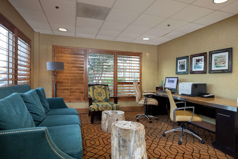 Hampton Inn & Suites Austin Airport - photo 40
