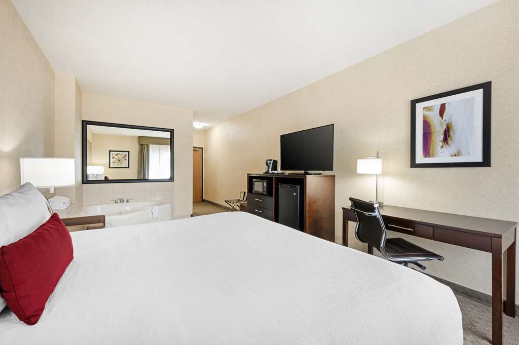 Best Western Plus Howe Inn - photo 14