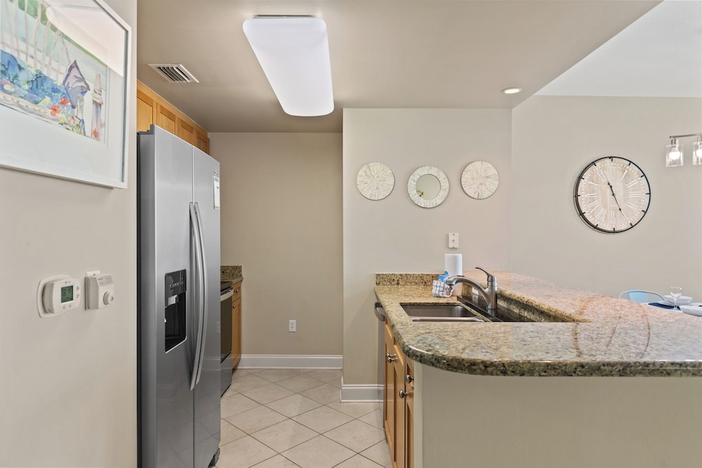 Beautiful 5th Floor Aqua Resort Unit With Direct Ocean Views Sleeps 8 - photo 12